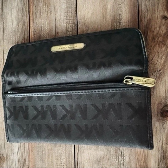 Michael Kors Austin Black Flat Continental Signature Wallet Leather Trim - Picture 2 of 16